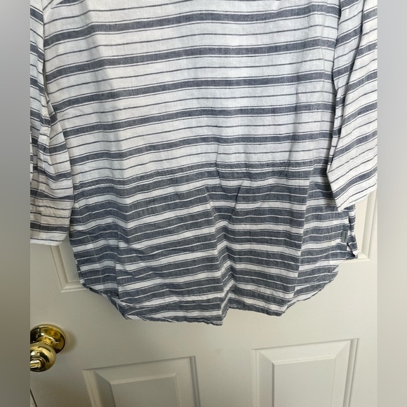 Eddie Bauer lightweight v-neck linen cotton blend quarter sleeve top | S - Picture 5 of 11